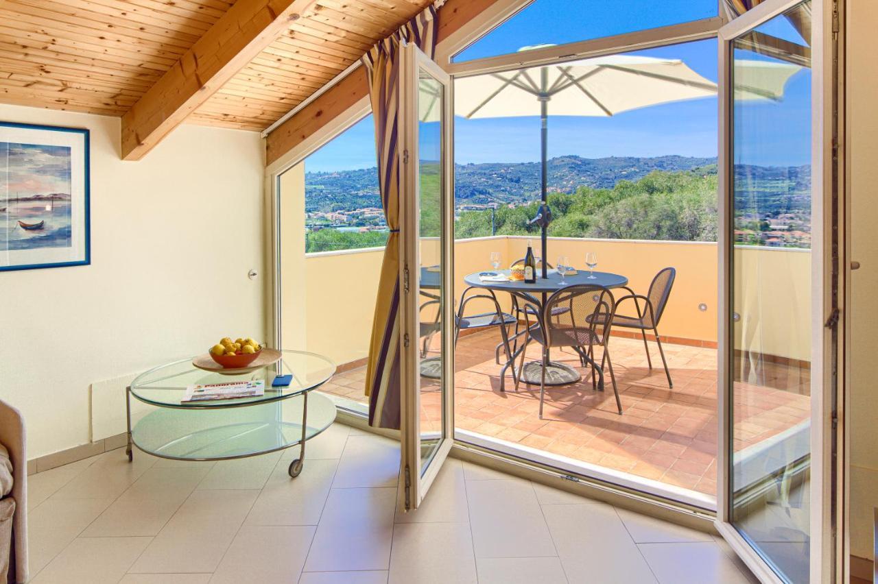Appartamenti Villa Il Poggiolo Диано Марина Екстериор снимка