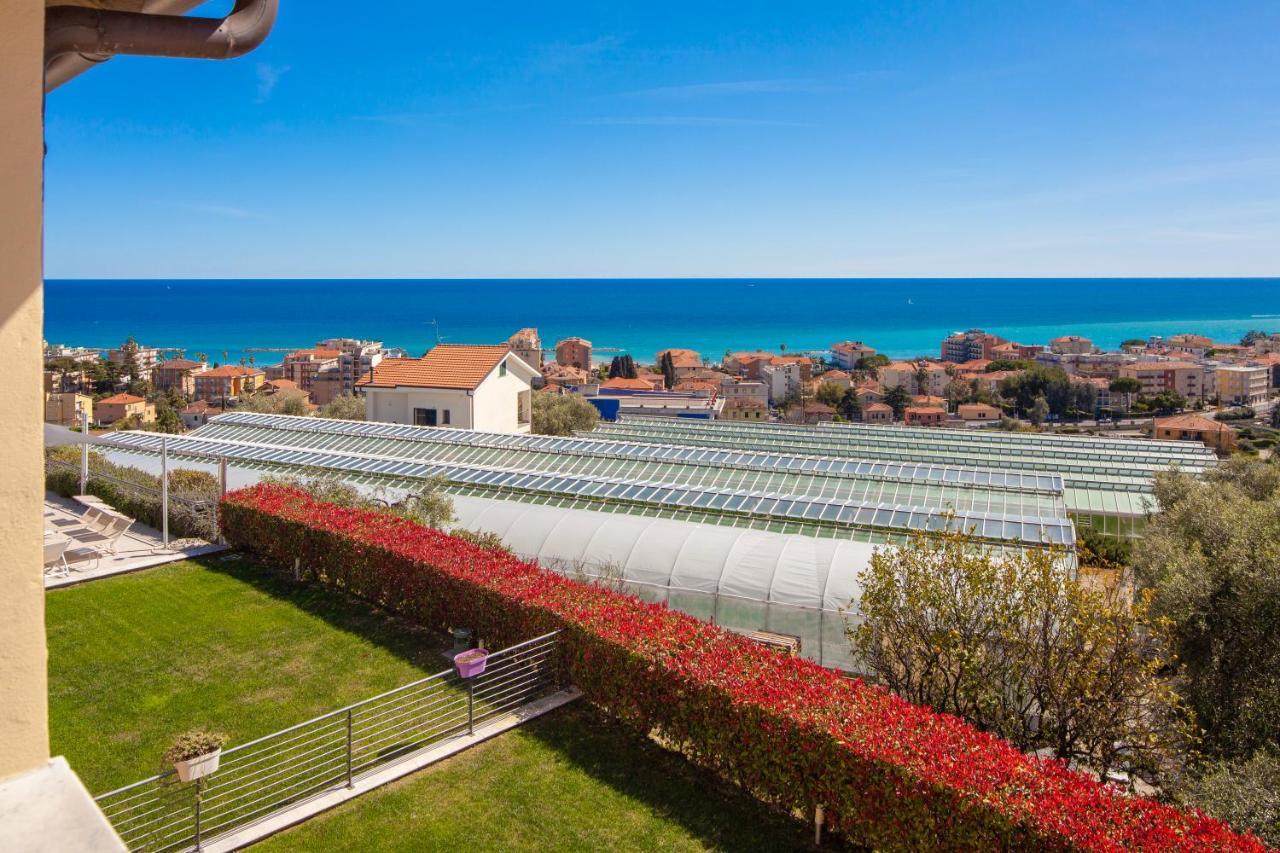 Appartamenti Villa Il Poggiolo Диано Марина Екстериор снимка