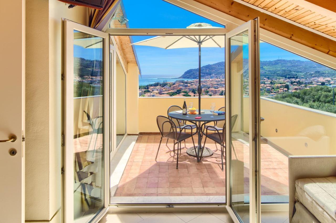 Appartamenti Villa Il Poggiolo Диано Марина Екстериор снимка
