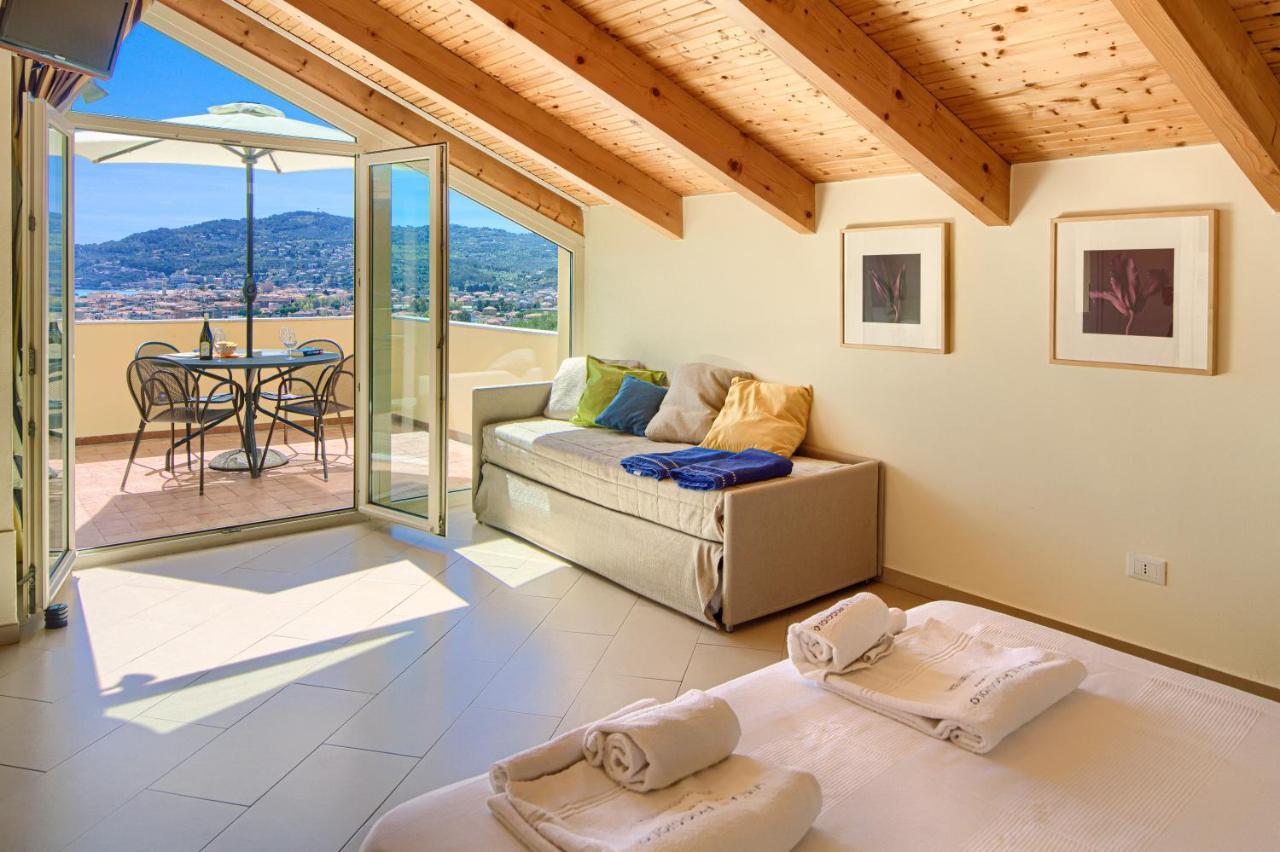 Appartamenti Villa Il Poggiolo Диано Марина Екстериор снимка