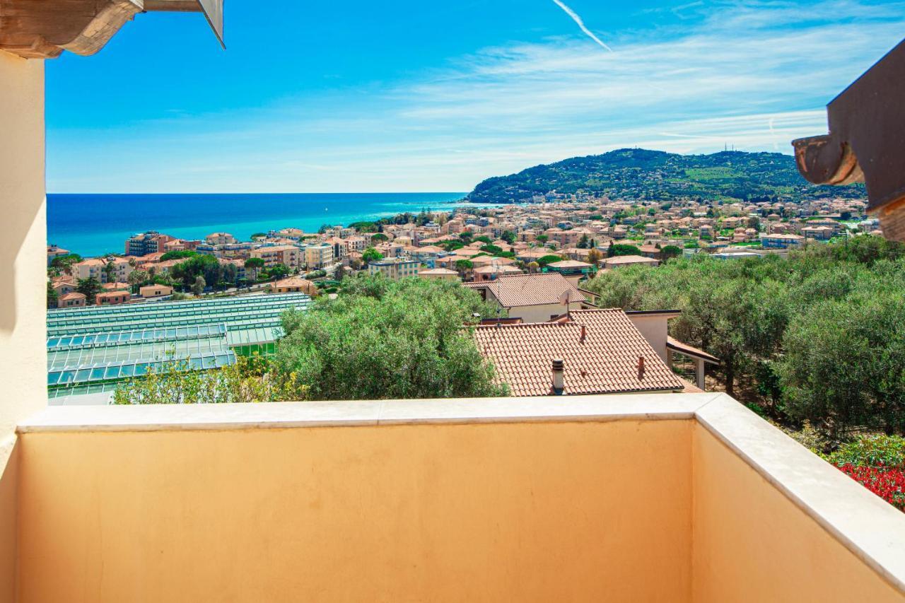 Appartamenti Villa Il Poggiolo Диано Марина Екстериор снимка