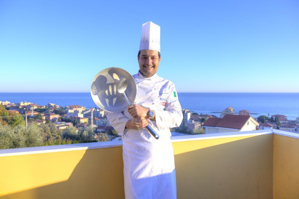 Appartamenti Villa Il Poggiolo Диано Марина Екстериор снимка