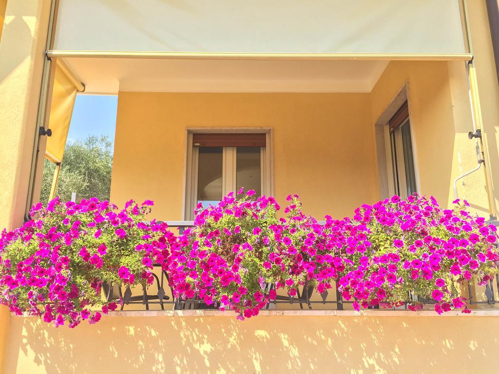 Appartamenti Villa Il Poggiolo Диано Марина Екстериор снимка