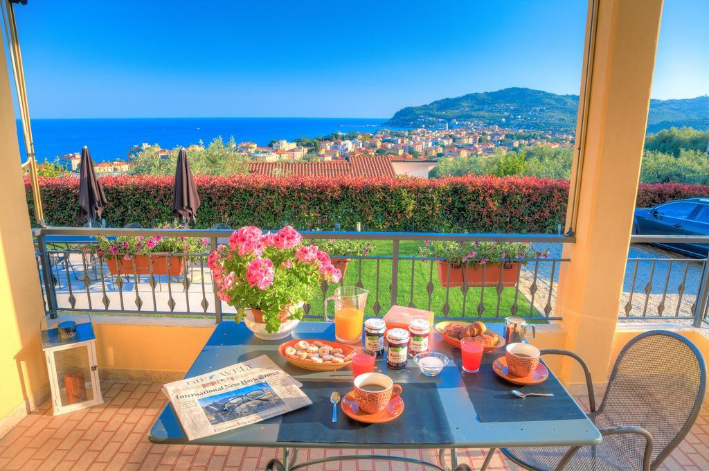 Appartamenti Villa Il Poggiolo Диано Марина Екстериор снимка
