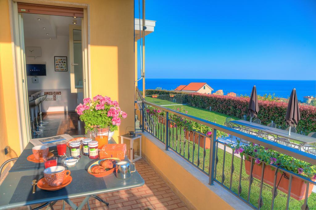 Appartamenti Villa Il Poggiolo Диано Марина Екстериор снимка