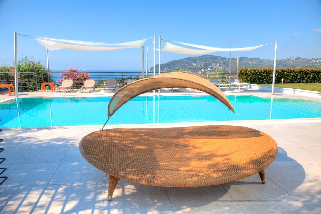 Appartamenti Villa Il Poggiolo Диано Марина Екстериор снимка