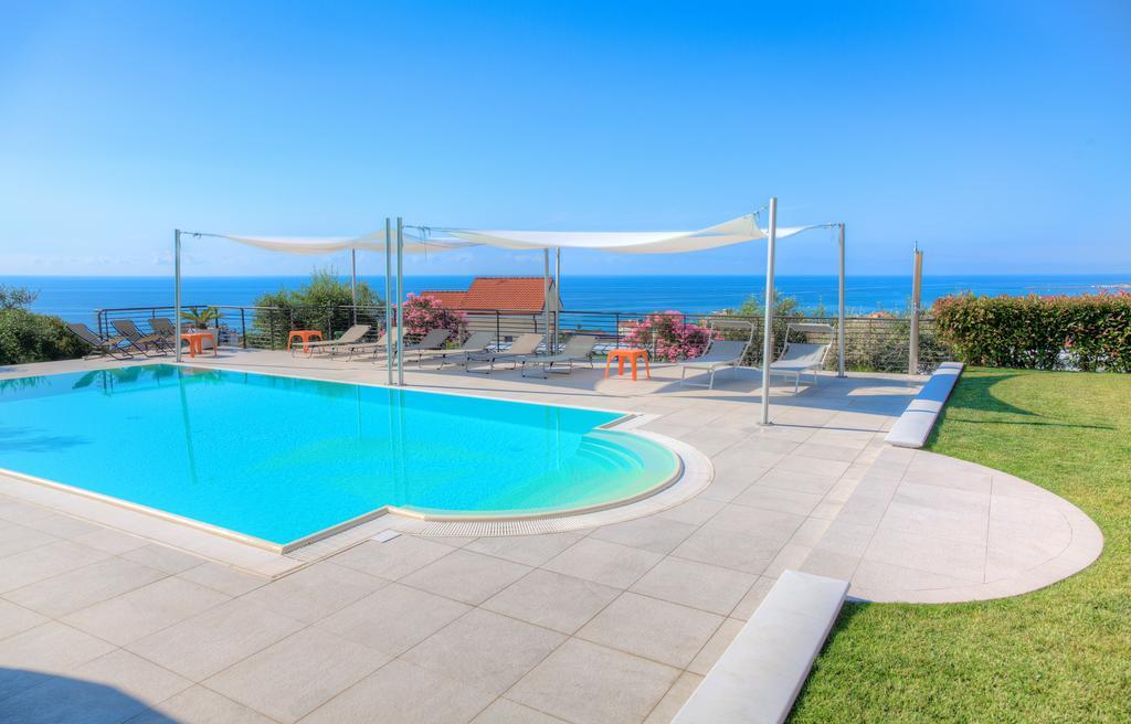 Appartamenti Villa Il Poggiolo Диано Марина Екстериор снимка
