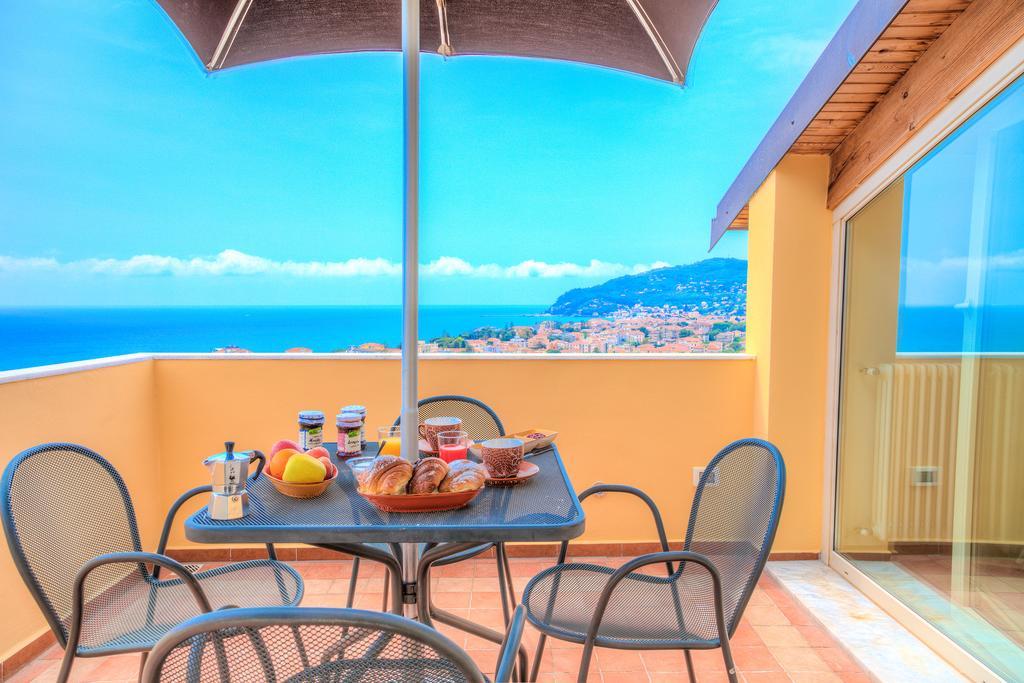 Appartamenti Villa Il Poggiolo Диано Марина Екстериор снимка