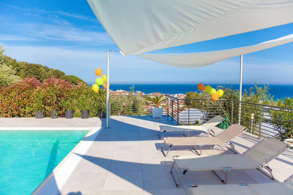 Appartamenti Villa Il Poggiolo Диано Марина Екстериор снимка